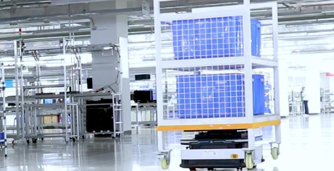Robot vận chuyển lặn nâng lên