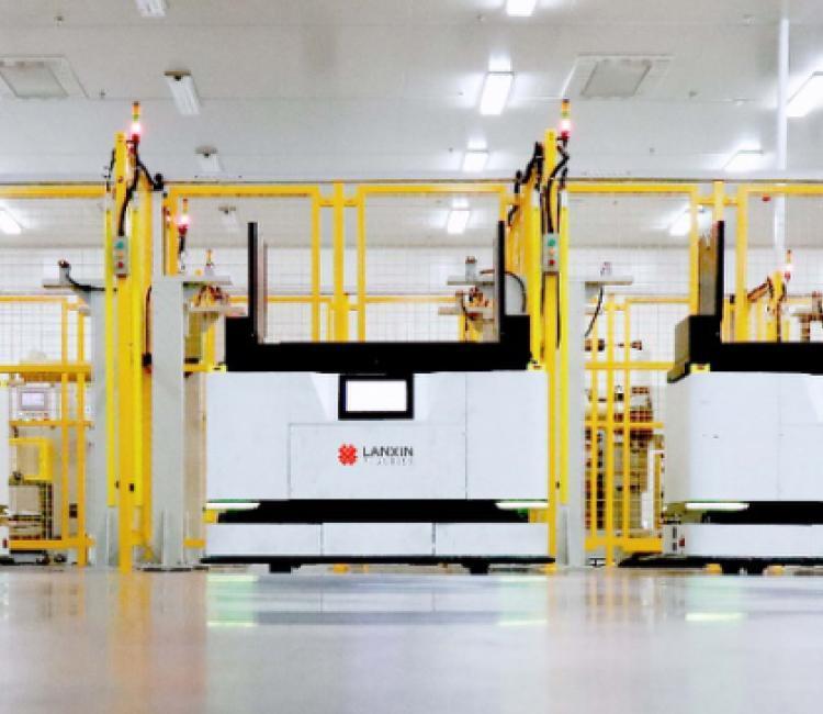 Robot tải/gỡ máy tráng phủ