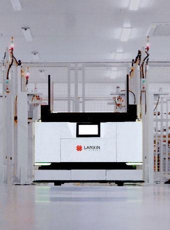 Robot tải/gỡ máy tráng phủ