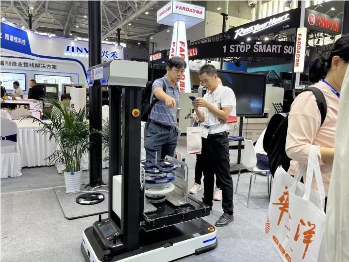 Robot tải dỡ SMT